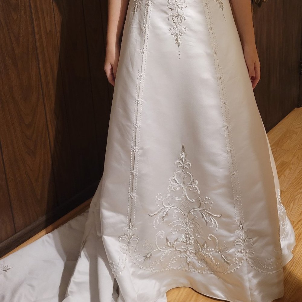 Wedding Dress David's Bridal Mary's Size S/M White - Picture 3 of 16